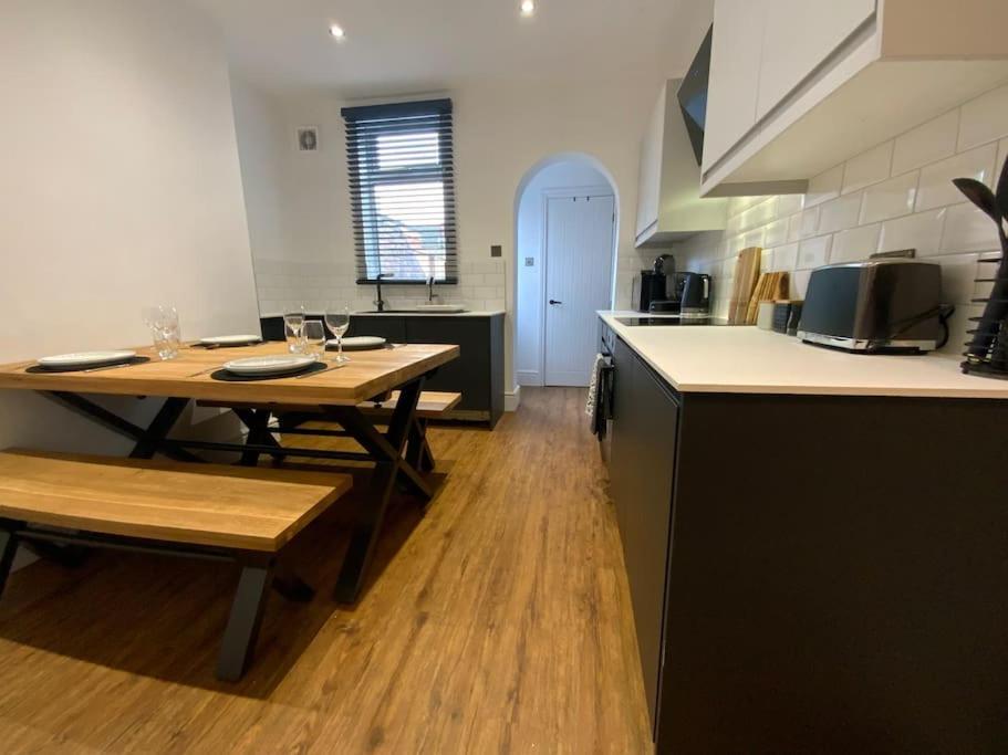 Centrally Located To The City Of לינקולן מראה חיצוני תמונה