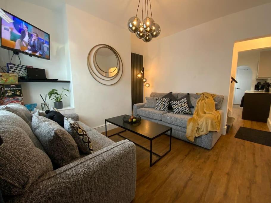 Centrally Located To The City Of לינקולן מראה חיצוני תמונה