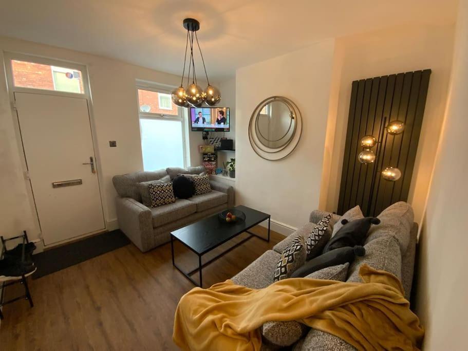 Centrally Located To The City Of לינקולן מראה חיצוני תמונה