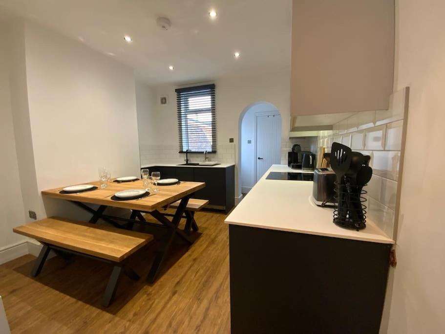 Centrally Located To The City Of לינקולן מראה חיצוני תמונה
